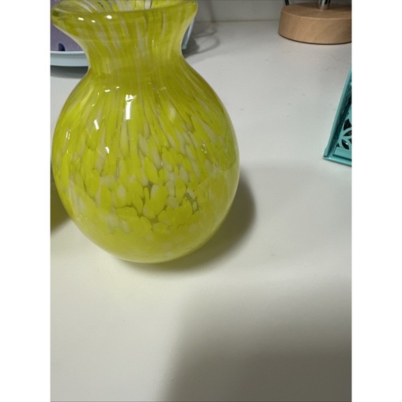 Art glass speckled swirled sunny yellow bud‎ vase flowers floral pretty Spring 3 - Picture 4 of 5